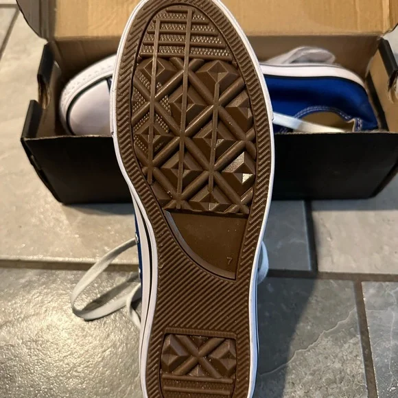 Shoes - Picture 5 of 6